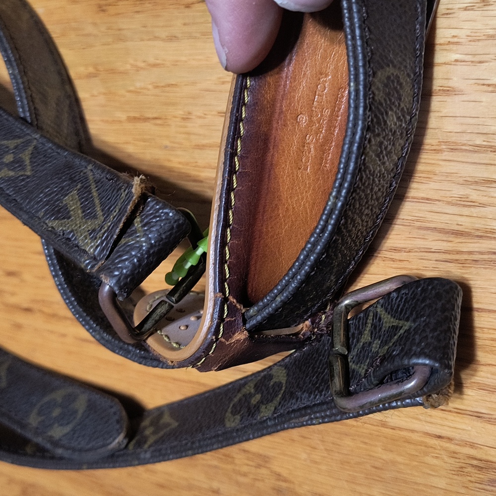 Monogram Brown Shoulder Strap - Picture 4 of 5